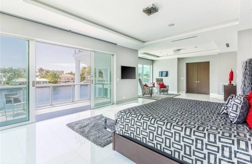 Bay Colony House | Waterfront Luxury Retreat on the Intracoastal