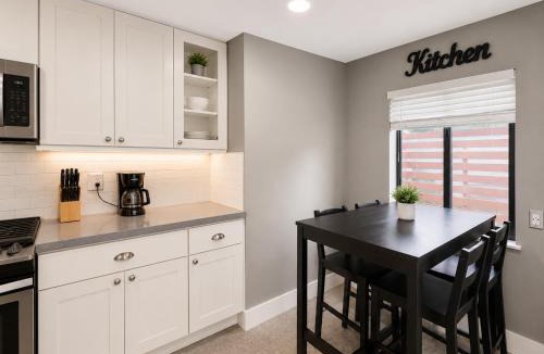 Riverside Park Apartment | Waterfront Luxury 3BD Home With Pool & hot tub