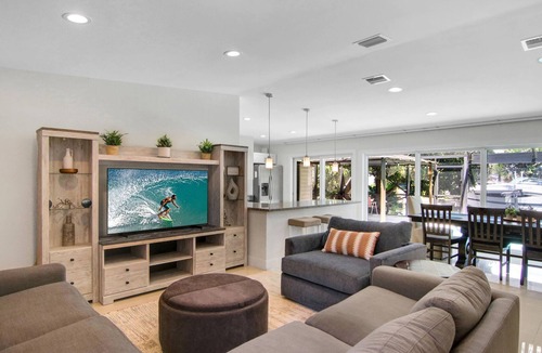 Riverside Park House | Waterfront Oasis | Enclosed pool
