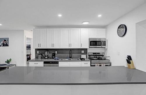 Fort Lauderdale House | Waterfront Paradise! The perfect family gathering! Pool! Soccer-Basketball-Golf!