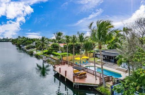 Poinsettia Heights House | Waterfront Pool Home Games, 10 min to Beach