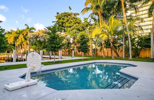 Barrier Island House | Waterfront, Pool, Walk to Beach: Prime Location