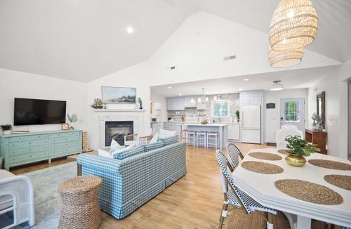 Oriental House | Waterfront. Private Dock for Boat. Pet-friendly. 10 mins to Downtown Oriental.