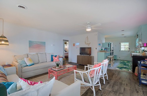 Grimstead House | Waterfront, Private Dock, Fire Pit, Hot Tub, Screened Porch and Beach Access!