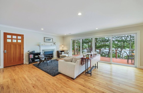 Cotuit House | Waterfront Retreat/Private Dock Kayaks/Beach Pass