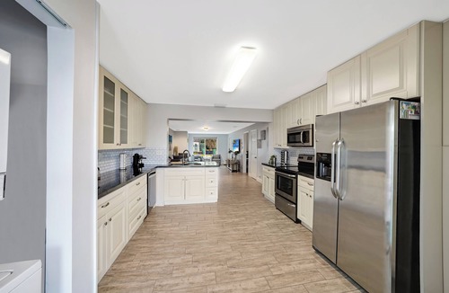 Argonaut Isle House | Waterfront Retreat Near FLL/Hollywood/Dania - 2BR w/BBQ, Kayaks & Beach Access