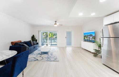 Boca Raton Apartment | Waterfront Retreat Views, Pool, Hot Tub, Gym Walk to Beach & Boca Resort!