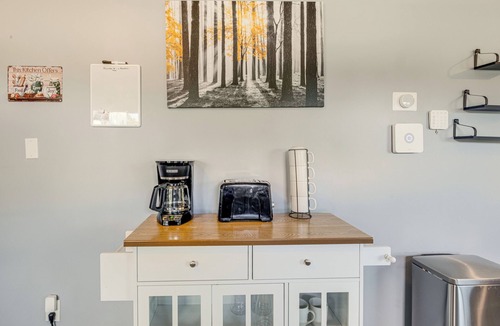 Rock Point House | Waterfront Rock Point Vacation Rental w/Sunroom!