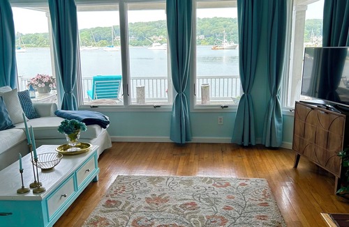 Northport House | Waterfront Studio Beach Cottage Wow Sunsets Walk to Village Shops Winery Brewery