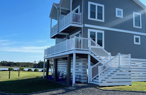 Ocean Pines House | Waterfront townhouse on the bay minutes from Ocean City and Assateague Island