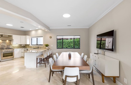Central Beach House | Waterfront Vacation Villa