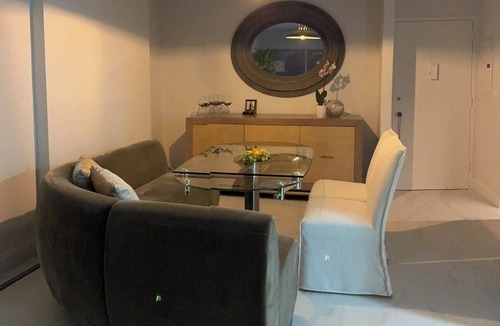 Sunny Isles Beach Apartment | Waterfront views ,Cozy 1-bedroom apartment in charming Sunny Isles Beach with AC