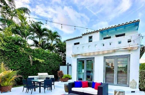 Allapattah House | Waterfront Villa on the Miami River - 4/2 - Water View - Pool Hot Tub Grill
