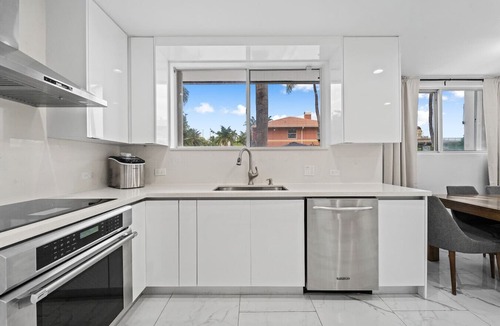 Hollywood Lakes House | Waterfront Villa, Steps to Beach