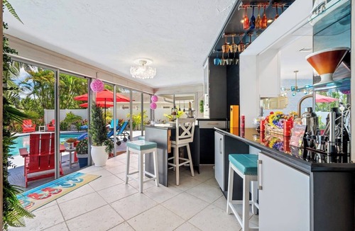 Golfview Harbor House | Waterfront w/Htd Pool, Tiki Hut, Billards, & Bar