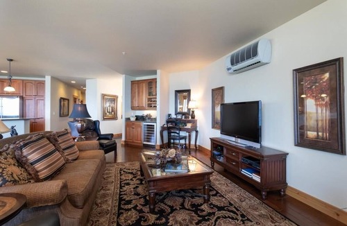 Lakeside Condo | Waterside Retreat with Huge Wraparound Deck