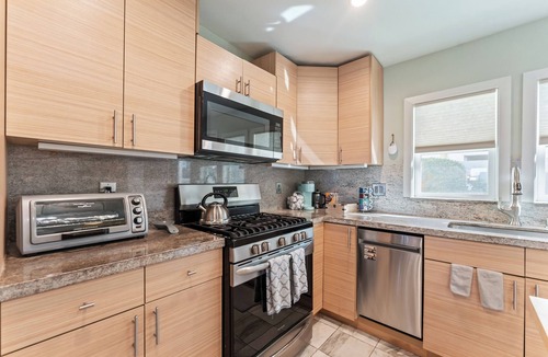 Silver Strand House | Waterview from your Private Patio + Dogs Welcome!
