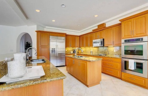 Hollywood Lakes House | Waterview Mansion in Hollywood Lakes