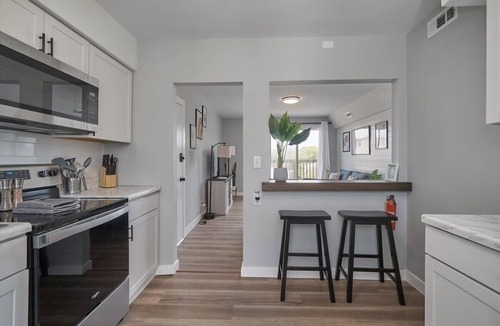 Cottage Line Apartment | *Waterview/Pool* Coastal Breeze Suite @ Salt & Sea