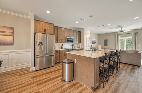 Mineral House | Waterview Townhouse within walking distance of Lake Anna Taphouse