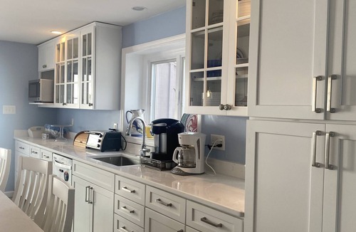 Stone Harbor House | Wedding Grps/Families 7bdrs, 4 Baths, Large Pool, 2 Blocks from Beach