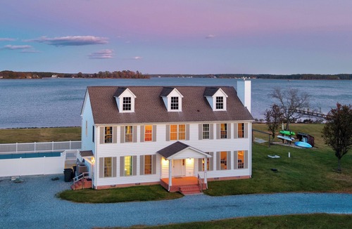 Cambridge House | Weddings/Reunions/Corp & Private Retreats 22 Acre Chesapeake Waterfront Estate