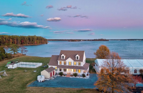 Cambridge House | Weddings/Reunions/Corp & Private Retreats 22 Acre Chesapeake Waterfront Estate