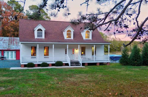 Cambridge House | Weddings/Reunions/Corp & Private Retreats 22 Acre Chesapeake Waterfront Estate