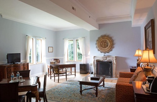 Williamsburg Hotel | Wedmore Place