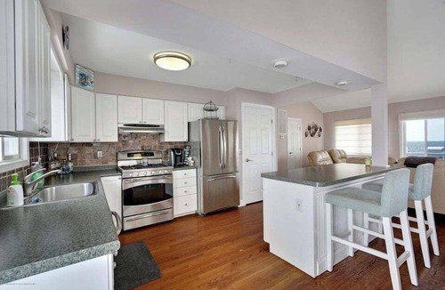 Pebble Beach House | Welcome to Paradise Peninsula! Custom Waterfront in Barnegat with PRIVATE POOL! Sleeps 14!