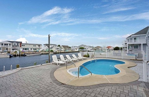 Pebble Beach House | Welcome to Paradise Peninsula! Custom Waterfront in Barnegat with PRIVATE POOL! Sleeps 14!