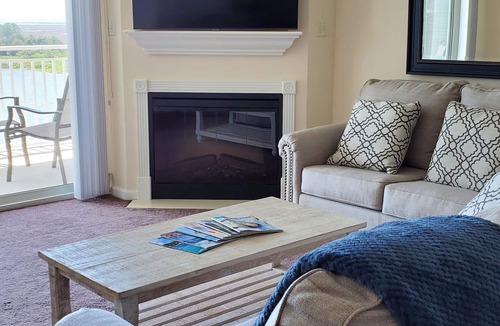 Crisfield Condo | Welcome to the best view in Crisfield! top floor condo!