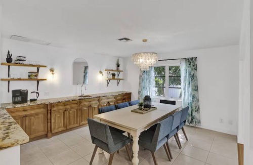 Tropic Palms House | Welcome To The Leaf House