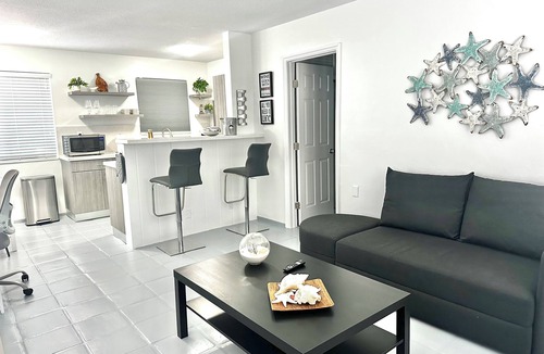Central Oakland Park Apartment | Welcome to the Seahorse Cottage Apartment – Your Stylish Fort Lauderdale Escape