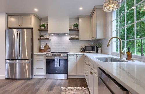 Golts House | Welcome to the secluded waterfront oasis
