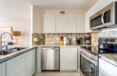 Aventura Apartment | Welcoming 1-bedroom apartment in vibrant Aventura perfect for getaway