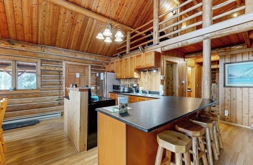 Lakeside Cabin | Welcoming & Peaceful Cabin, Easy Access to Lake & Skiing - Dogs OK