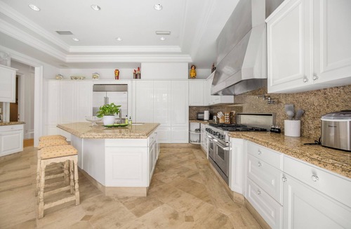 Beverly Hills House | Wendover Mansion - 6BR Neoclassical BH Retreat w/Pool, Near Rodeo