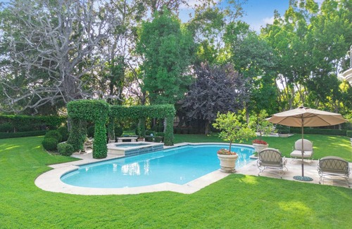 Beverly Hills House | Wendover Mansion - 6BR Neoclassical BH Retreat w/Pool, Near Rodeo