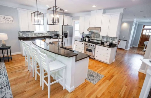 West Annapolis House | West Annapolis Cottage- 6BR Walk to Navy Stadium