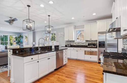 West Annapolis House | West Annapolis Cottage- 6BR Walk to Navy Stadium