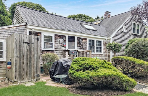 West Falmouth House | West Falmouth-3 Bd, close to Shining Sea Bikeway, pet friendly!