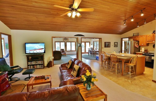 West Glacier Cabin | West Glacier Cabin on Golf Course/1 Mile to GNP/Deck. Firepit. BBQ. AC
