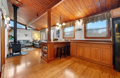 Fairhaven Cottage | West Island Getaway - Unique 2 Bedroom Cottage