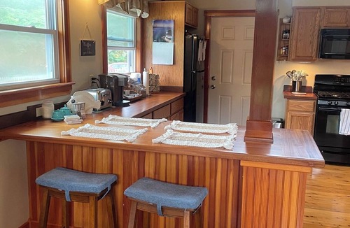 Fairhaven Cottage | West Island Getaway - Unique 2 Bedroom Cottage
