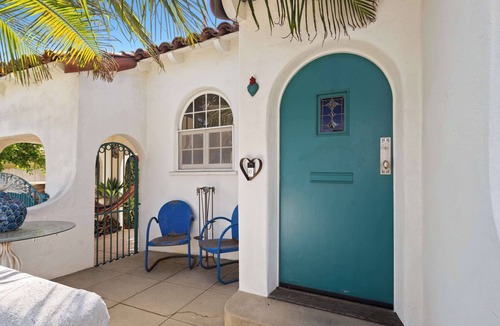 Palms House | West LA 3BR Bungalow | Garden + Fireplace | C&C