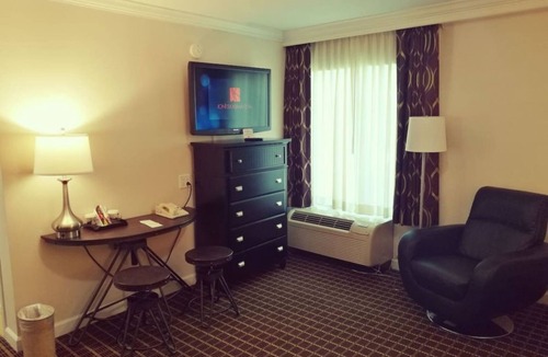 West Orange Hotel | West Orange Comfort Stay with Gym. Relax & Unwind