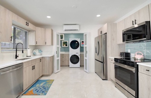 Parker Ridge House | West Palm Beach Oasis | Private Pool Retreat & Open Air Lounge | King Bed & 2 Queen Beds | Grill | TheLiliPad