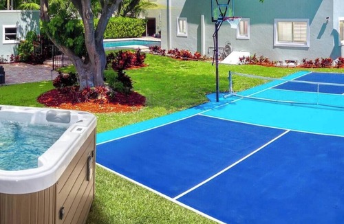 Poiciana Park II Villa | West Palm Oasis BBQ, Pool and Pickleball Court