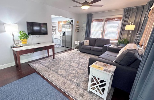 Highland Falls House | West Point Themed 3 Queen Bedroom 2 Bath at Thayer Gate